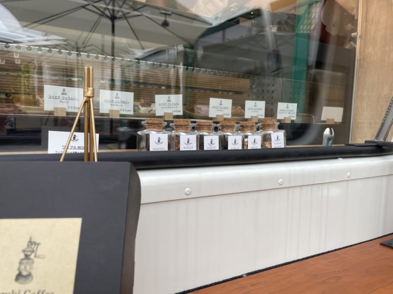 【豊橋市】「ふわっ！もちっ！」が新食感のスクエアワッフルバーと鈴木珈琲店監修のドリンクが気軽に頂ける「SQUARE WAFFLE」がオープンし